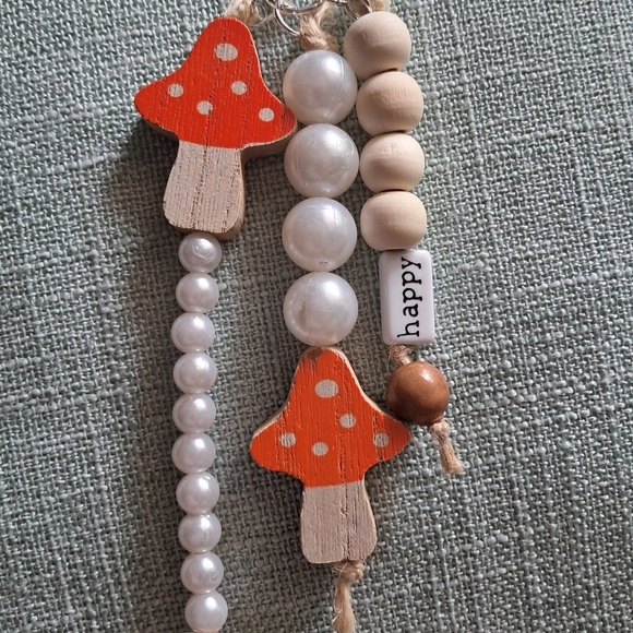 Mushroom Charm Beaded Keychain / Purse Charm - Picture 3 of 4